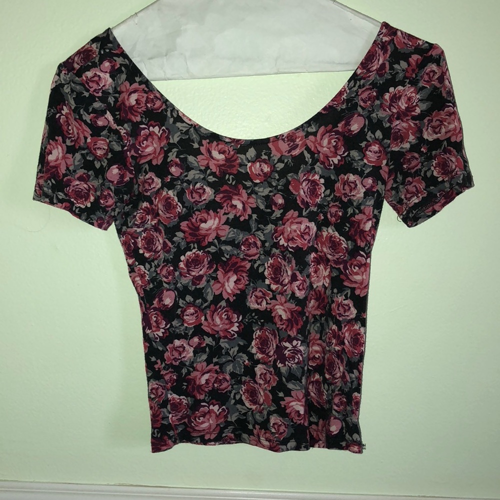 floral crop top fitted top xs roses short sleeve